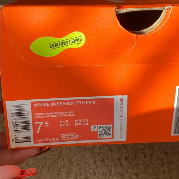 Women’s Nike - Picture 10 of 10